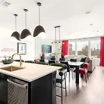 Escape With Skyline Deck And Hot Tub