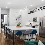 Two Adjacent Homes Sleeps 24 Only 3 Miles To Broadway Holiday home