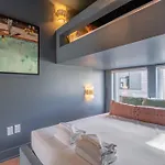 Holiday home Retreat With Hot Tub & Private Garage Nashville