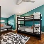 Holiday home Private Rooftop Near Vanderbilt Only 2 Miles From Downtown *
