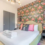 Holiday home Retreat With Hot Tub & Private Garage *