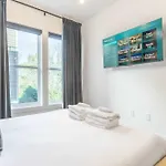 Retreat With Hot Tub & Private Garage *