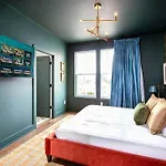 Holiday home Escape With Skyline Deck And Hot Tub
