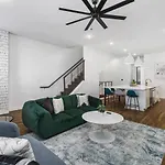 Holiday home Two Adjacent Homes Sleeps 24 Only 3 Miles To Broadway Nashville