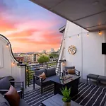 Holiday home Luxury House In With Rooftop Deck *