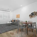 Only 3 Miles From Broadway Sleeps 16 Two Side By Side Holiday home Nashville