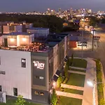 Rooftop Hot Tub & Skyline Views Near Broadway