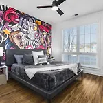 Two Adjacent Homes Sleeps 24 Only 3 Miles To Broadway Holiday home