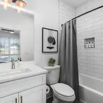 Holiday home Two Adjacent Homes Sleeps 24 Only 3 Miles To Broadway Nashville