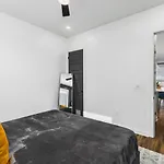 Holiday home Two Adjacent Homes Sleeps 24 Only 3 Miles To Broadway
