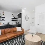 Sleeps 20 Three Side By Side 10 Minutes To Broadway *
