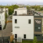 Luxe 4Br Retreat With Rooftop Fire Pit & Garage