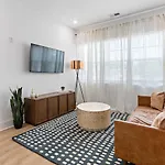 Sleeps 20 Three Side By Side 10 Minutes To Broadway Holiday home *
