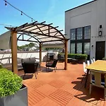 Stylish Boho Courtyard Loft With King Beds In 12s At 1 Of 7 Themed Lofts At Cowrite, Find Coffee And Tacos Downstairs, Complimentary Spin Class, Walk To Shopping In 12 South, 10 Minutes To Broadway, Parking, 24 Hr Hospitality