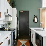Apartment Soaring Ceilings & King Beds Overlooking Courtyard, 1 Of 7 Themed Lofts At Cowrite, Find Coffee And Tacos Downstairs, Complimentary Spin Class, Walk To Shopping In 12 South, 10 Minutes To Broadway, Parking, 24 Hr Hospitality Nashville