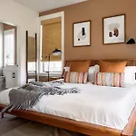 Penthouse In 12 South With Balcony, Near Broadway! Apartment *