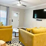 The Jefferson Weekend Haven Prime Location Apartment *