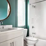 Upscale 12 South Penthouse With 2 Kings, Balcony 1 Of 7 Themed Lofts At Cowrite, Find Coffee And Tacos Downstairs, Complimentary Spin Class, Walk To Shopping In 12 South, 10 Minutes To Broadway, Parking, 24 Hr Hospitality Apartment Nashville