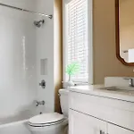 Penthouse In 12 South With Balcony, Near Broadway! Nashville