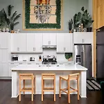 Upscale 12 South Penthouse With 2 Kings, Balcony 1 Of 7 Themed Lofts At Cowrite, Find Coffee And Tacos Downstairs, Complimentary Spin Class, Walk To Shopping In 12 South, 10 Minutes To Broadway, Parking, 24 Hr Hospitality Apartment Nashville