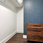 Apartment Upscale 12 South Penthouse With 2 Kings, Balcony 1 Of 7 Themed Lofts At Cowrite, Find Coffee And Tacos Downstairs, Complimentary Spin Class, Walk To Shopping In 12 South, 10 Minutes To Broadway, Parking, 24 Hr Hospitality