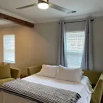 The Jefferson Weekend Haven Prime Location Apartment