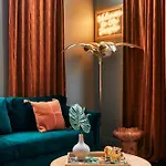 Upscale 12 South Penthouse With 2 Kings, Balcony 1 Of 7 Themed Lofts At Cowrite, Find Coffee And Tacos Downstairs, Complimentary Spin Class, Walk To Shopping In 12 South, 10 Minutes To Broadway, Parking, 24 Hr Hospitality Nashville