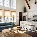 Penthouse In 12 South With Balcony, Near Broadway! *