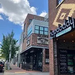 Walk About Hillsboro Village, 9 Mins To Downtown!