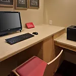 Hotel Towneplace By Marriott Airport