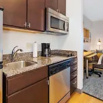 Hotel Towneplace By Marriott Airport