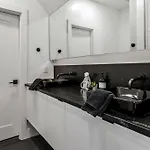 Haven With Gorgeous Skyline Views Holiday home