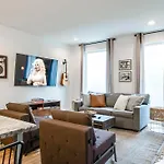 Rooftop Downtown Views - Bluebird Karaoke