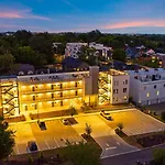 Colorful 4Br W Artful Design Dining Easy Access To Broadway The Bloom House By Avantstay