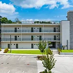 Colorful 4Br W Artful Design Dining Easy Access To Broadway The Bloom House By Avantstay