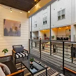Private Rooftop Near Vanderbilt Only 2 Miles From Downtown Holiday home