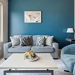 Landing - Inglewood Apartment