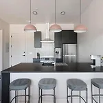 Landing - Inglewood Apartment *