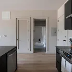 Landing - Inglewood Apartment *