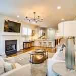Holiday home Walk To 12 South Getaway With Outdoor Dining!