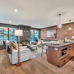 New Bright Modern Townhome With Rooftop & Garage