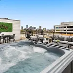 Luxe Getaway With Hot Tub Nashville