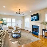 Holiday home Walk To 12 South Getaway With Outdoor Dining!