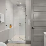 Luxe Getaway With Hot Tub Nashville