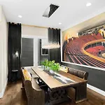 Holiday home Iconic Ryman Revival - Pews Murals & Karaoke Nashville