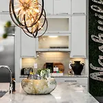 Luxe Getaway With Hot Tub Holiday home *