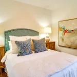 Holiday home Walk To 12 South Getaway With Outdoor Dining!