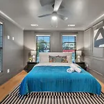 New Bright Modern Townhome With Rooftop & Garage * Nashville