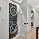 Holiday home New Bright Modern Townhome With Rooftop & Garage Nashville