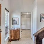 Group Haven Retreat- 2 Min To Lake! 15 Min To Dt!